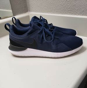 Nike Comfort Size 12